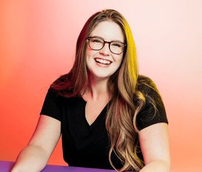 [themify_icon icon="ti-linkedin" link="https://www.linkedin.com/in/laurenngross/" icon_color="#ffffff"]